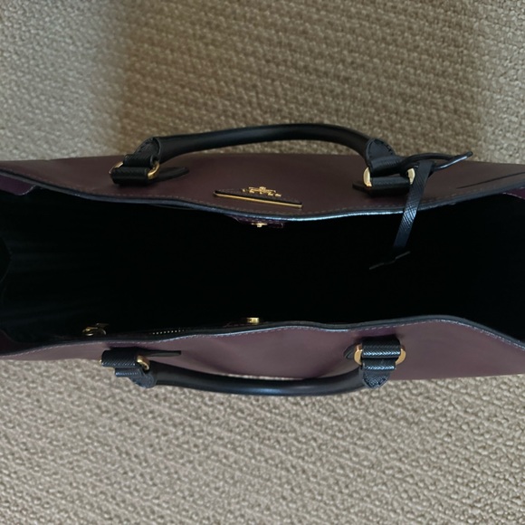 🍁SOLD🍁 Prada Saffiano Bag - Picture 8 of 17